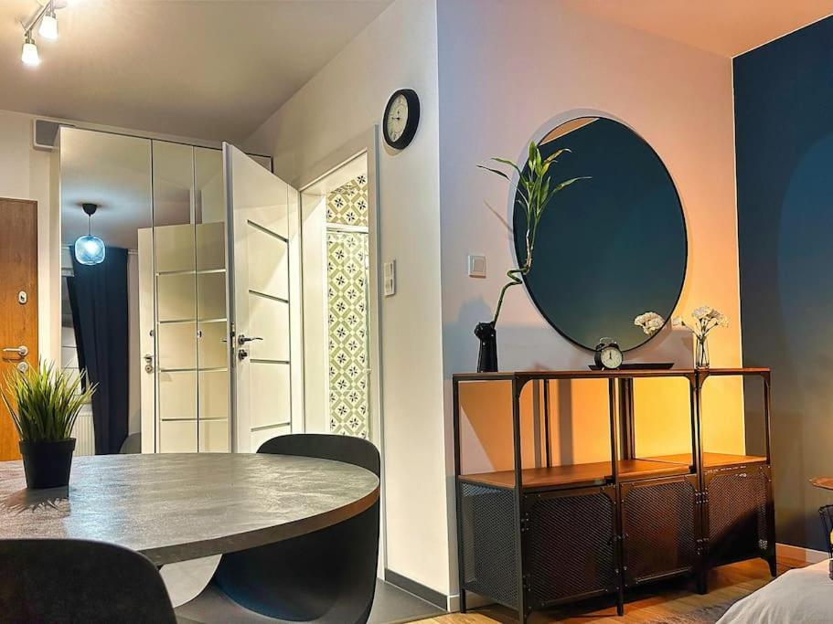 Klimatyczna Hotelowa Kawalerka Apartment *